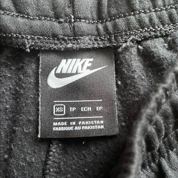 Nike Joggers - Picture 2 of 4